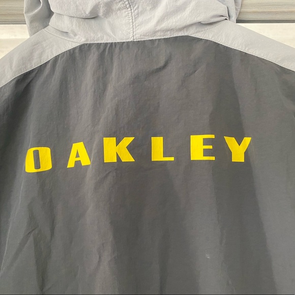 Oakley Windbreak - Picture 2 of 3